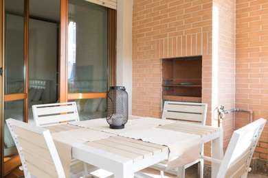 APARTMENT OVERLOOKING THE GREENERY