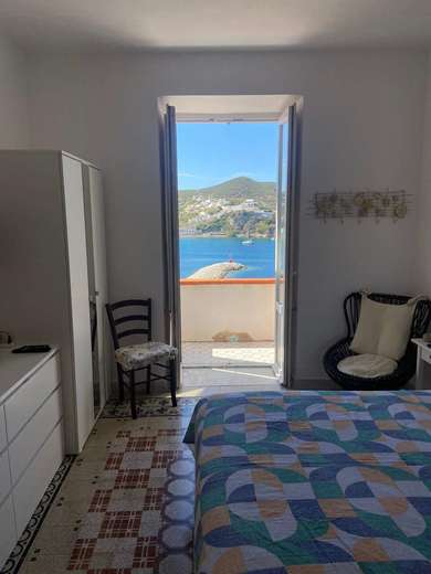 PONZA APPARTAMENTO IN VILLA D'EPOCA