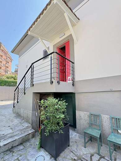APPARTAMENTO IN VILLA CON GIARDINO