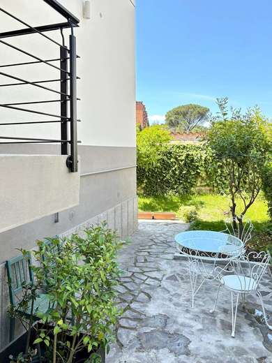 APPARTAMENTO IN VILLA CON GIARDINO