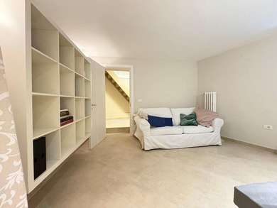 APARTMENT IN A VILLA WITH GARDEN