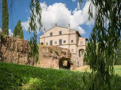 VETRALLA , SUGGESTIVA PROPRIETA'