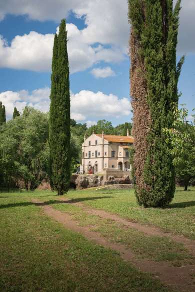 VETRALLA , SUGGESTIVA PROPRIETA'