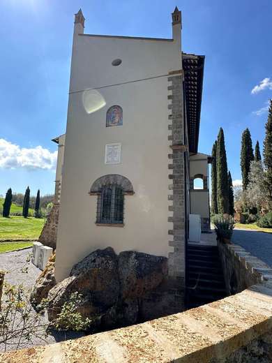 VETRALLA , SUGGESTIVA PROPRIETA'