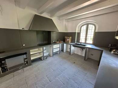 VETRALLA , SUGGESTIVA PROPRIETA'