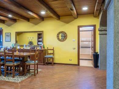 SUTRI, CASALE DIVISO IN DUE UNITA' CON PARCO