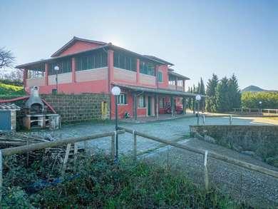 SUTRI, CASALE DIVISO IN DUE UNITA' CON PARCO