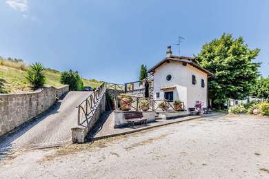 A TRUE GEM AMONG VINEYARDS AND OLIVE GROVES