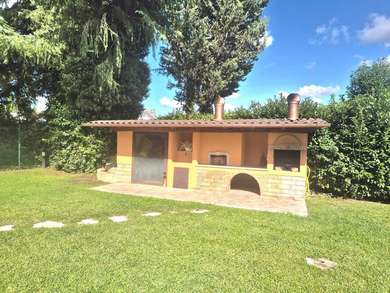 OLGIATA, VILLA BIFAMILIARE CON PISCINA