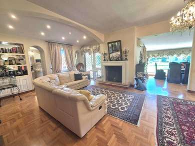 OLGIATA, VILLA BIFAMILIARE CON PISCINA