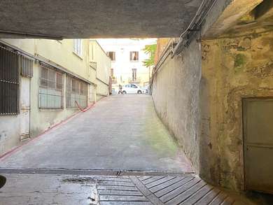 LARGE COMMERCIAL ROOM