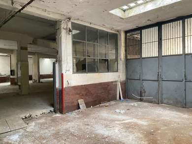 LARGE COMMERCIAL ROOM