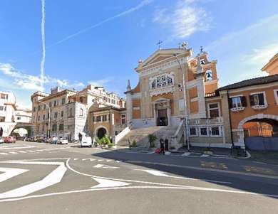 LARGE COMMERCIAL ROOM