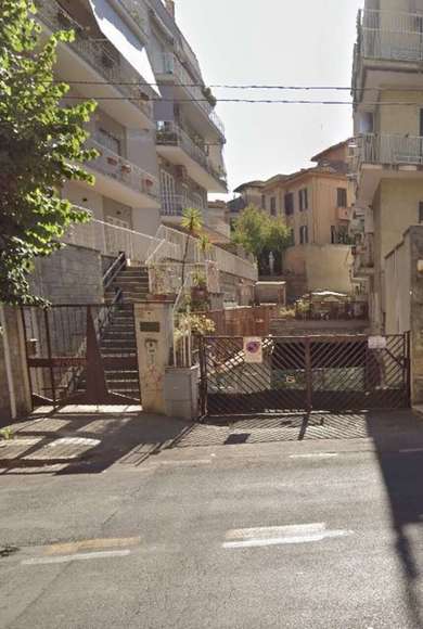 MONTE SACRO, LOCALE CON ALTA VISIBILITA'