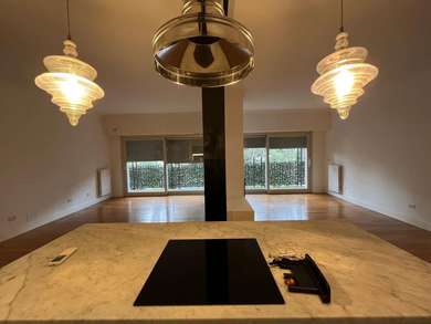 IN COMPRENSORIO, ELEGANTE APPARTAMENTO