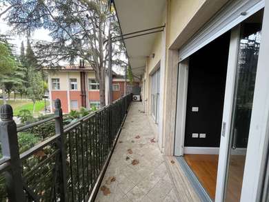 IN COMPRENSORIO, ELEGANTE APPARTAMENTO