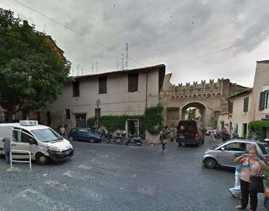 TRASTEVERE, BEAUTIFUL PROPERTY ON MULTIPLE LEVELS