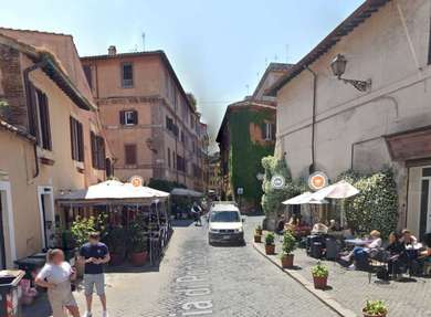 TRASTEVERE, BEAUTIFUL PROPERTY ON MULTIPLE LEVELS