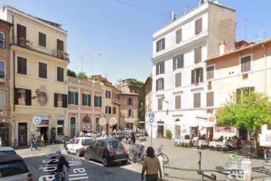 TRASTEVERE, BEAUTIFUL PROPERTY ON MULTIPLE LEVELS