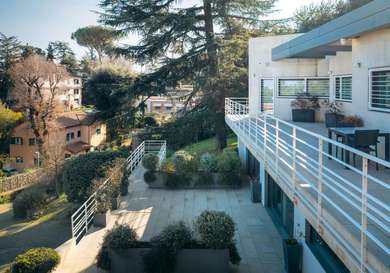 VILLA UNIFAMILIARE CON PARCO E PISCINA