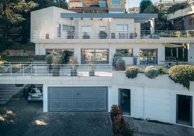 VILLA UNIFAMILIARE CON PARCO E PISCINA