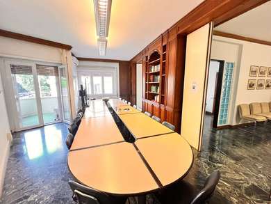 Torlonia, Bright and Spacious Office