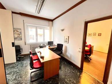 Torlonia, Bright and Spacious Office
