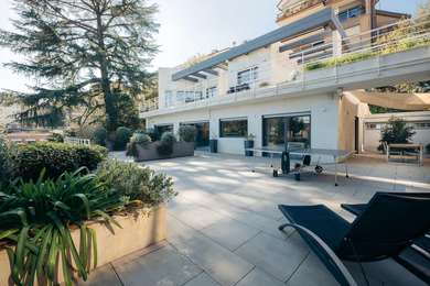 SINGLE FAMILY, VILLA WITH PARK AND SWIMMING POOL.