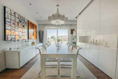 SINGLE FAMILY, VILLA WITH PARK AND SWIMMING POOL.