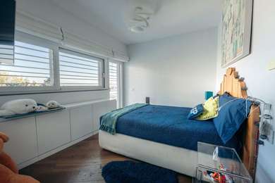 SINGLE FAMILY, VILLA WITH PARK AND SWIMMING POOL.