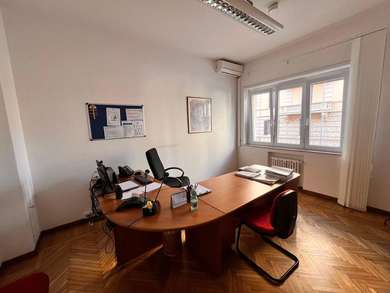 Torlonia, Bright and Spacious Office
