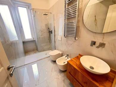 TRIESTE, APPARTAMENTO RISTRUTTURATO