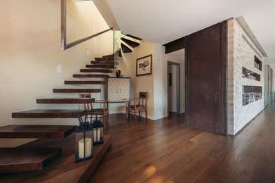 SINGLE FAMILY, VILLA WITH PARK AND SWIMMING POOL.