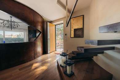 SINGLE FAMILY, VILLA WITH PARK AND SWIMMING POOL.