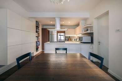 SINGLE FAMILY, VILLA WITH PARK AND SWIMMING POOL.