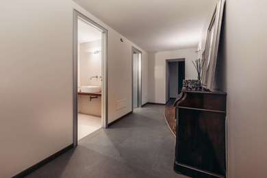 SINGLE FAMILY, VILLA WITH PARK AND SWIMMING POOL.