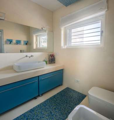 SINGLE FAMILY, VILLA WITH PARK AND SWIMMING POOL.