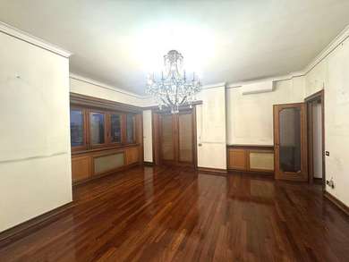 VIALE VATICANO, APPARTAMENTO DA RISTRUTTURARE