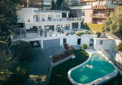 VILLA UNIFAMILIARE CON PARCO E PISCINA