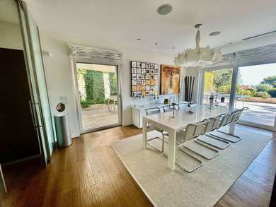 VILLA UNIFAMILIARE CON PARCO E PISCINA