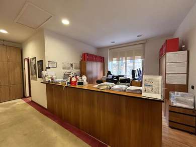ELEGANT OFFICE IN HISTORIC BUILDING