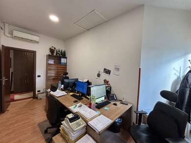 ELEGANT OFFICE IN HISTORIC BUILDING