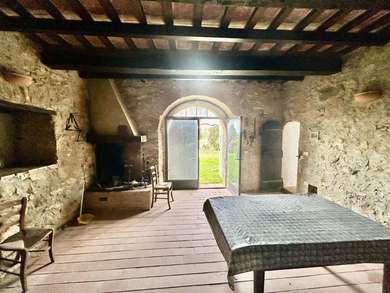 A JEWEL AMONG THE TUSCAN HILLS