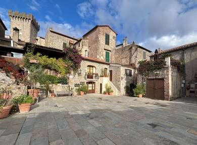 CAPALBIO, IN THE HISTORIC CENTER