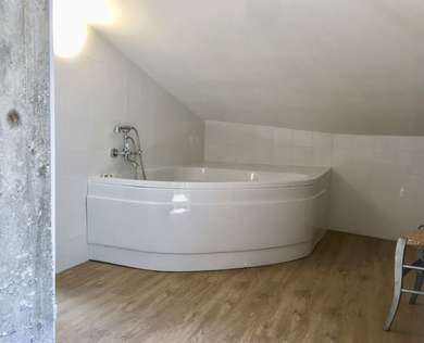 APPARTAMENTO IN VILLA CON GIARDINO