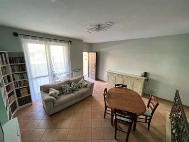 NEPI APPARTAMENTO IN VILLINO A SCHIERA