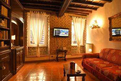 BARBERINI, BEAUTIFUL THREE-ROOM APARTMENT