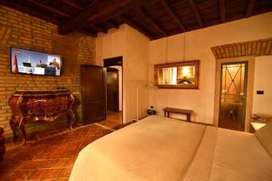 BARBERINI, BEAUTIFUL THREE-ROOM APARTMENT