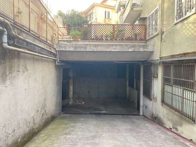 LARGE COMMERCIAL ROOM