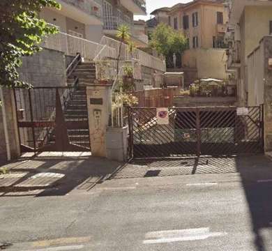 MONTE SACRO, LOCALE CON ALTA VISIBILITA'